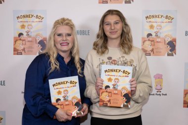 Yazar Rachele Sweetser, Aktris Mackenzie Hancsicsak, yazar Rachele Sweetser 'ın 