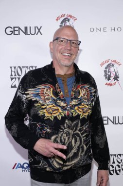 Music Exec James Mattern, 5 Şubat 2024 'te Hotel Ziggy, Los Angeles' ta Christine Peake 'in 