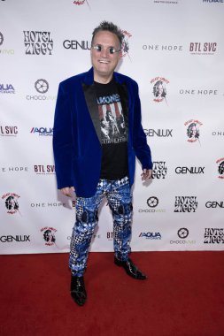 Aktör / Müzisyen Matthew Barry nam-ı diğer Koca Ağız Barry 5 Şubat 2024 'te Hotel Ziggy, Los Angeles' taki Christine Peake 'in 