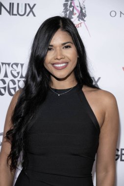 Aktris Ana Avila, 5 Şubat 2024 'te Hotel Ziggy, Los Angeles' ta Christine Peake 'in 