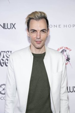 Müzisyen Ilia Yordanov, 5 Şubat 2024 'te Los Angeles, Ziggy Oteli' nde Christine Peake 'in 