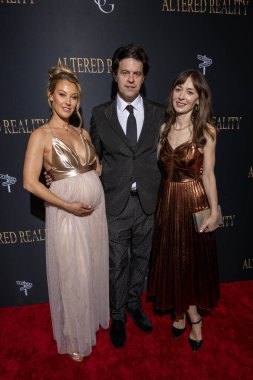 Aktris Krista Dane King, Aktör Charles Agron, Aktris Alyona Khmara, 17 Şubat 2024 Regal LA Live, Los Angeles, CA 'da 