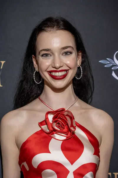 Aktris Oliviia Tcargush, 17 Şubat 2024 Regal LA Live, Los Angeles 'ta 