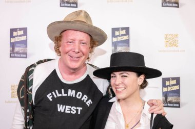 Yazar Scott Michael Nathan, sanatçı Madeline Fuhrman, Scott Michael Nathan 'ın 