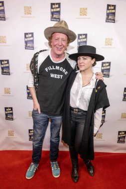 Yazar Scott Michael Nathan, sanatçı Madeline Fuhrman, Scott Michael Nathan 'ın 