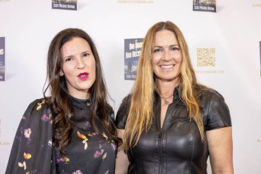 Podcast sunucuları Dawn Forrester ve Leslie Carr, Scott Michael Nathan 'ın 