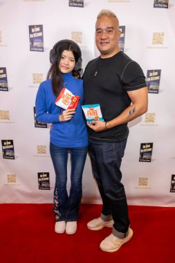 Model Teresa Tambunan, Spudsy Sponsoru Antonio Tambunan, Scott Michael Nathan 'ın 16 Şubat 2024' te Grove, Los Angeles, CA 'daki 