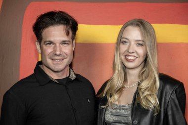 Aktör Bradley Holzer, oyuncu Charly Taylor 17 Şubat 2024 'te The Taylor Studio, Los Angeles, CA' daki 