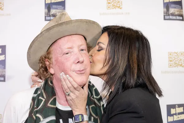 Yazar Scott Michael Nathan, Aktris / Model Jennifer Gimenez, Scott Michael Nathan 'ın 