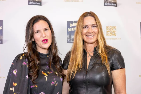 Podcast sunucuları Dawn Forrester ve Leslie Carr, Scott Michael Nathan 'ın 