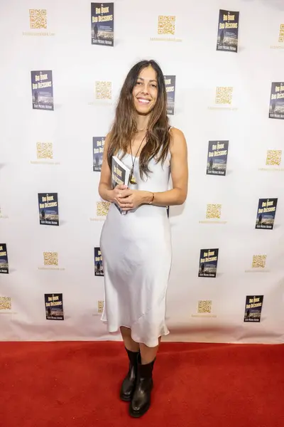 SOHO Ev Tasarımcısı Melanie Hendel, Scott Michael Nathan 'ın 16 Şubat 2024' te Grove, Los Angeles 'taki Barnes Noble' daki 