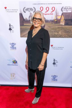 999 Jane Schnoberger 'in yapımcısı Women Intl için Adalet' e katılıyor. Şaban Tiyatrosu, Los Angeles 'ta, 18 Şubat 2024' te 