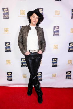 Komedyen Christine Peake, 22 Şubat 2024 'te Los Angeles Kitap Çorbası' nda Scott Michael Nathan 'ın 