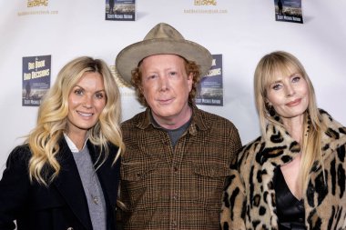 Stilist Helena McGregor, Yazar Scott Michael Nathan, Yapımcı Sofia Eng Scott Michael Nathan 'ın 22 Şubat 2024' te Kitap Çorbası, Los Angeles 'ta yayınlanan 