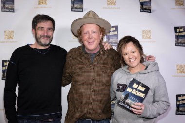 Yapımcı Stephen Israel, Yazar Scott Michael Nathan, Yönetmen / Yazar Sarah Spillane, Kitap Çorbası 'na katıldı Scott Michael Nathan' ın 22 Şubat 2024 Kitap Çorbası, Los Angeles 'ta 