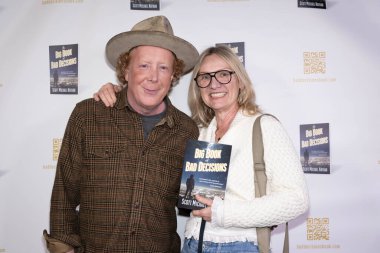 Yazar Scott Michael Nathan, Sağlık Direktörü Andrea Emmerich Scott Michael Nathan 'ın 22 Şubat 2024' te Los Angeles Kitap Çorbası 'nda 