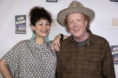 Yapımcı Gina Salemi, Yazar Scott Michael Nathan Kitap Çorbası 'na katıldı. Scott Michael Nathan' ın 22 Şubat 2024 'te Los Angeles Kitap Çorbası' nda 