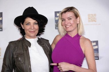 Komedyen Christine Peake, Aktris / Komedyen / Yazar Eugenia Kuzmina, Kitap Çorbası 'na Scott Michael Nathan' ın 22 Şubat 2024 'te Kitap Çorbası, Los Angeles' ta 