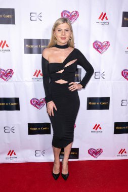 Komedyen Thash Mose, Komedyen Christine Peake, Komedyen, Aktris, Yazar Eugenia Kuzmina, Komedyen, Şarkıcı Ksenia Max Events Sunar Eugenia Kuzminas Modelleri SIXTY Beverly Hills, Los Angeles, CA, 28 Şubat 2024