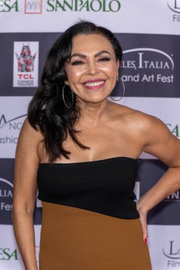 Aktris Sandra Santiago TCL Çin Tiyatrosu, Los Angeles, CA, 3 Mart 2024 'te 2024 Los Angeles Italia Film, Moda ve Sanat Festivali açılış gecesine katıldı.