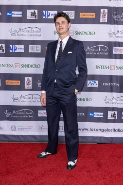 Set Tasarımcısı Francesco Carmignan 2024 Los Angeles Italia Film, Moda ve Sanat Festivali açılış gecesine katılıyor.
