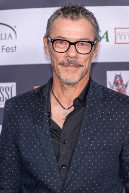 Aktör Massi Furlan, Los Angeles Italia Film, Moda ve Sanat Festivali 'nin 3 Mart 2024' te TCL Çin Tiyatrosu 'ndaki açılış gecesine katılır.