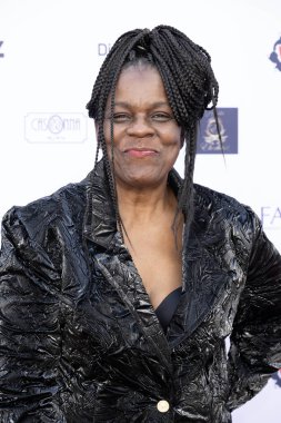 Mezuniyet Balosu Sınırsız Fırtınalı Hava Bankalarının Kurucu Tasarımcısı Earvin Magic Johnson Park & Community Event Center, Los Angeles, CA, 9 Mart 2024 'te düzenlenen 2024 Mezuniyet Fuarı Sınırsız ve moda gösterisine katıldı.