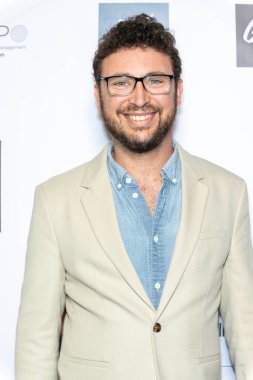 Yönetmen Adam Cohen, Luxe Sunset Blvd Hotel, Los Angeles, CA, 10 Mart 2024 'te düzenlenen 2024 Yıllık Suzanne Delaurentiis Gala, Luncheon and Gifting Suite' a katılıyor.