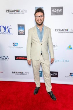 Yönetmen Adam Cohen, Luxe Sunset Blvd Hotel, Los Angeles, CA, 10 Mart 2024 'te düzenlenen 2024 Yıllık Suzanne Delaurentiis Gala, Luncheon and Gifting Suite' a katılıyor.