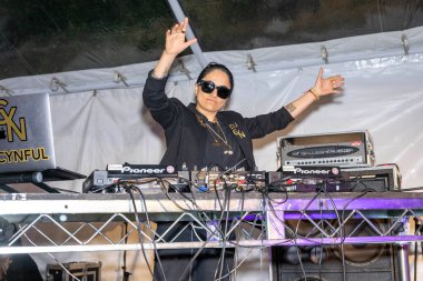 DJ Cyn, 24. Yıllık Akademi Ödülleri Kutlamaları ve Oscar Ödül Töreni 'nde The Historic Warner Bro' da Çocuklar Birleştiriyor 'da sahnede. Mülk, Los Angeles, CA, 10 Mart 2024