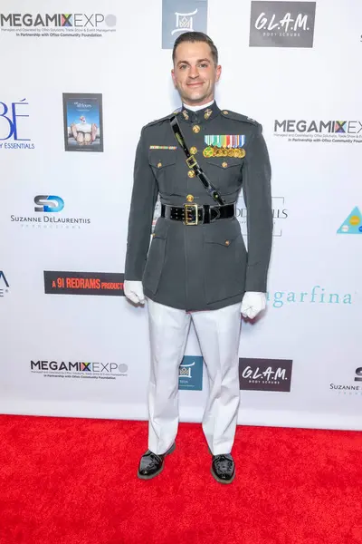 Marine Captain Tommy Vries Attends 2024 Annual Suzanne Delaurentiis Gala — Stock Photo, Image