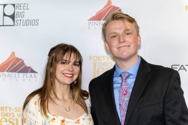 Hope Goble ile birlikte editör Andrew Buker, 11 Mart 2024 'te AMC Burbank 16, Los Angeles, CA' da 