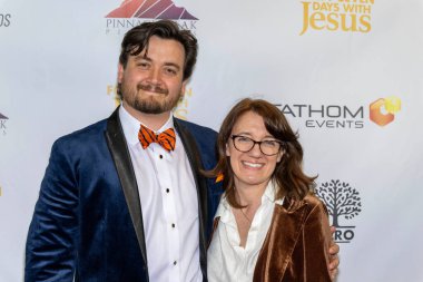 Yönetmen David M. Gutel ve kız kardeşi, 11 Mart 2024 'te AMC Burbank 16, Los Angeles, CA' da 