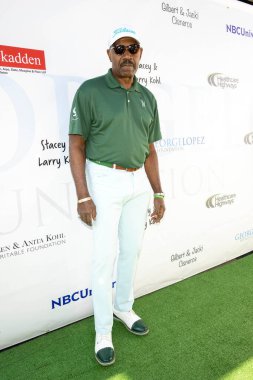 Aktör Dennis Haysbert, Lakeside Golf Kulübü, Los Angeles, CA, 29 Nisan 2024 'te 17. George Lopez' e katıldı.