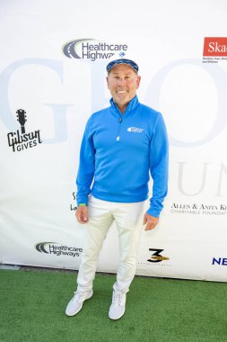 Sponsor / Honoree Michael G. Wilson, Lakeside Golf Kulübü, Los Angeles, CA, 29 Nisan 2024 'te 17. George Lopez Celebrity Golf Classic' e katıldı.