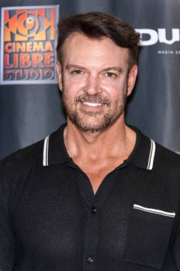 Aktör Eric St. John, 