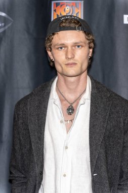 Aktör Brennan Keel Cook, 