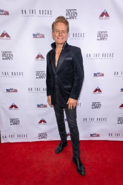 Eğlendirici Jason Thompson, Christine Peake 'in 