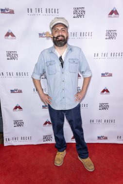 Komedyen Luis Noriega, Christine Peake 'in 