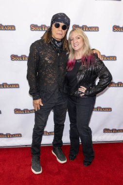 Grammy kazanan yapımcı Wayne Jobson. Yönetmen Susan Dynner 