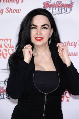 Yüksek Sesli Sponsor Cameron Akeredolu ve Komedyen Christine Peake 'i alıp 15 Temmuz 2024' te Hotel Ziggy, Los Angeles 'taki Yüksek Sesli Peakey' in Komedi Gösterisine katılın.