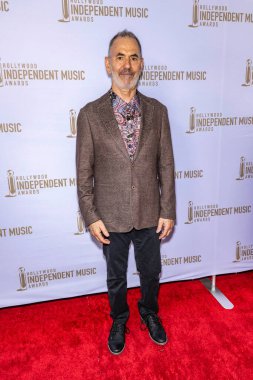 Şarkıcı EJ Ouellette, AVALON Hollywood ve Bardot, Los Angeles, CA, 18 Temmuz 2024 'te Hollywood Bağımsız Müzik Ödülleri' ne katıldı.