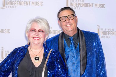 Müzisyenler Renee ve Warren Cobb, 18 Temmuz 2024 'te AVALON Hollywood ve Bardot, Los Angeles' ta düzenlenen Hollywood Bağımsız Müzik Ödülleri 'ne katıldılar.