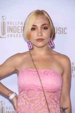 Nominee, müzikal sanatçısı Bella Rabbit, 18 Temmuz 2024 'te AVALON Hollywood ve Bardot, Los Angeles' ta düzenlenen Hollywood Bağımsız Müzik Ödüllerine katıldı.