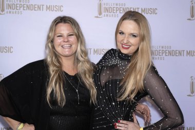 Şarkıcılar Lauren Anderson ve Justine Blazer, 18 Temmuz 2024 'te AVALON Hollywood ve Bardot, Los Angeles' ta düzenlenen Hollywood Bağımsız Müzik Ödülleri 'ne katıldılar.
