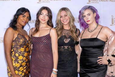 Yönetmen Anika Perera, Müzikal Sanatçısı Emilia Vaughn, Girişimci Dani Thompson, Şarkıcı Courtney Paige Nelson AVALON Hollywood ve Bardot, Los Angeles 'ta 2024 Hollywood Bağımsız Müzik Ödülleri' ne katıldı.