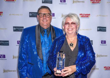 Müzisyenler Renee ve Warren Cobb, 18 Temmuz 2024 'te AVALON Hollywood ve Bardot, Los Angeles, CA' da 2024 Hollywood Bağımsız Müzik Ödüllerine katıldılar.