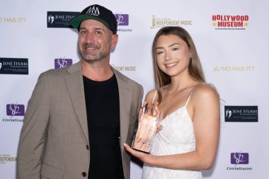 Ghost Rocket Music 'in sahibi Luke Danelon, müzisyen Baker Grace, 18 Temmuz 2024' te AVALON Hollywood ve Bardot, Los Angeles 'ta düzenlenen Hollywood Bağımsız Müzik Ödülleri' ne katıldı.