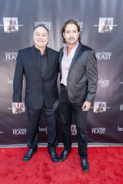 Yapımcı, Aktör Lou D 'Amato, Yazar, Aktör, Yapımcı Guile Branco, The Lumiere Music Hall Theater, Los Angeles, CA, 8 Ağustos 2024' te Breaking Glass Pictures 'A HALLOWEEN FEAST' Los Angeles Premiere