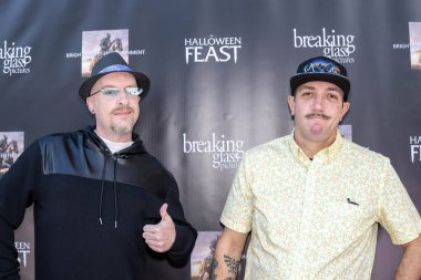 Yönetmen Dustin Ferguson, Aktör Jeff Marker, 8 Ağustos 2024 'te Los Angeles' taki The Lumiere Music Hall Theater 'da düzenlenen 